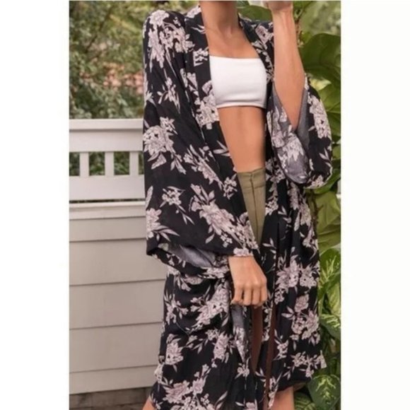 Spiritual Gangster Tops - Spiritual Gangster Maya Black Floral Kimono